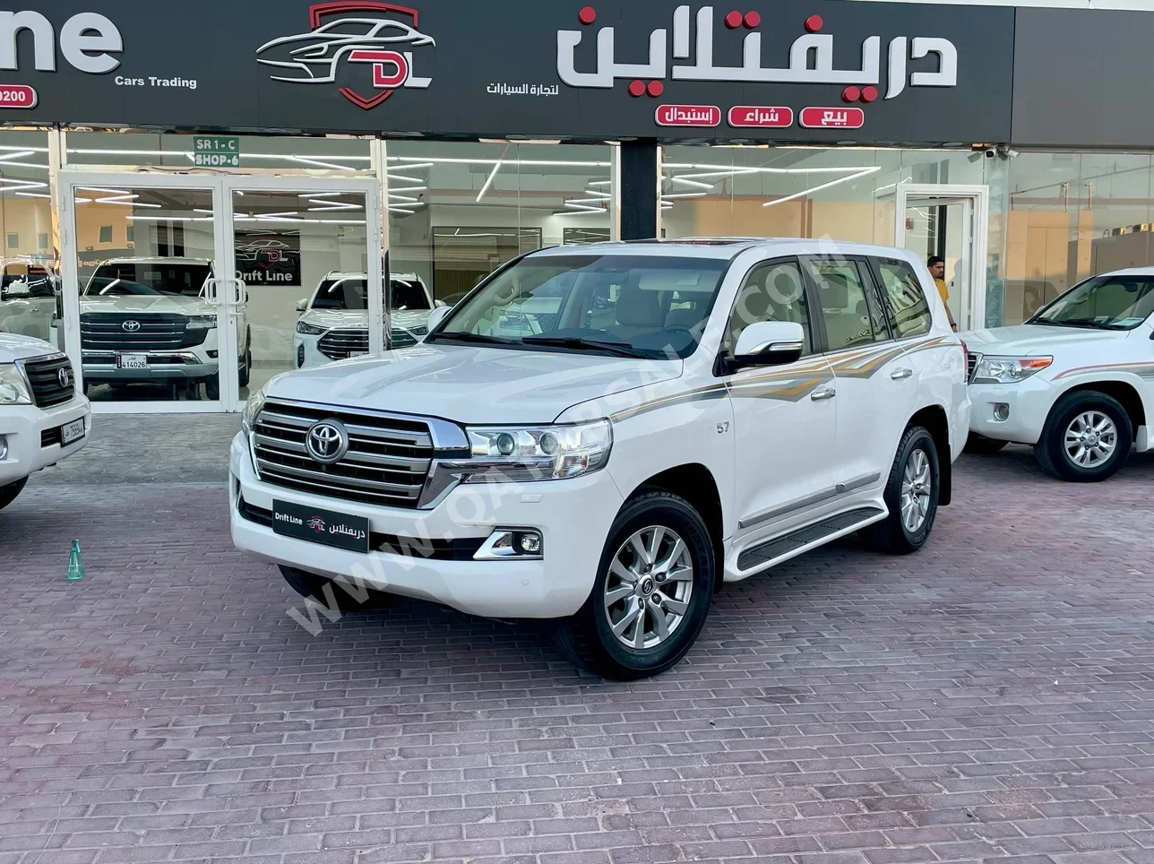 تويوتا  لاند كروزر  في اكس ار  2016  اوتوماتيك  324,000 كم  8 سلندر  دفع رباعي  اس يو في  أبيض