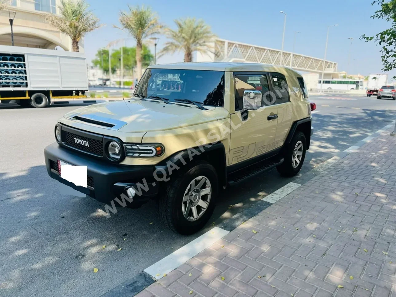 Toyota  FJ Cruiser  Final Edition  2023  Automatic  49,000 Km  6 Cylinder  Four Wheel Drive (4WD)  SUV  Beige  With Warranty