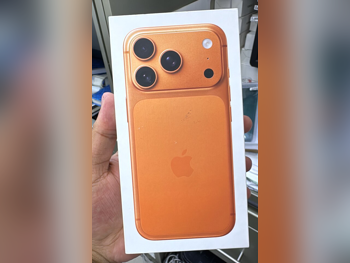Mobile Phones Apple  - Iphone 17  - Pro  - Orange  - 256 GB  - Under Warranty