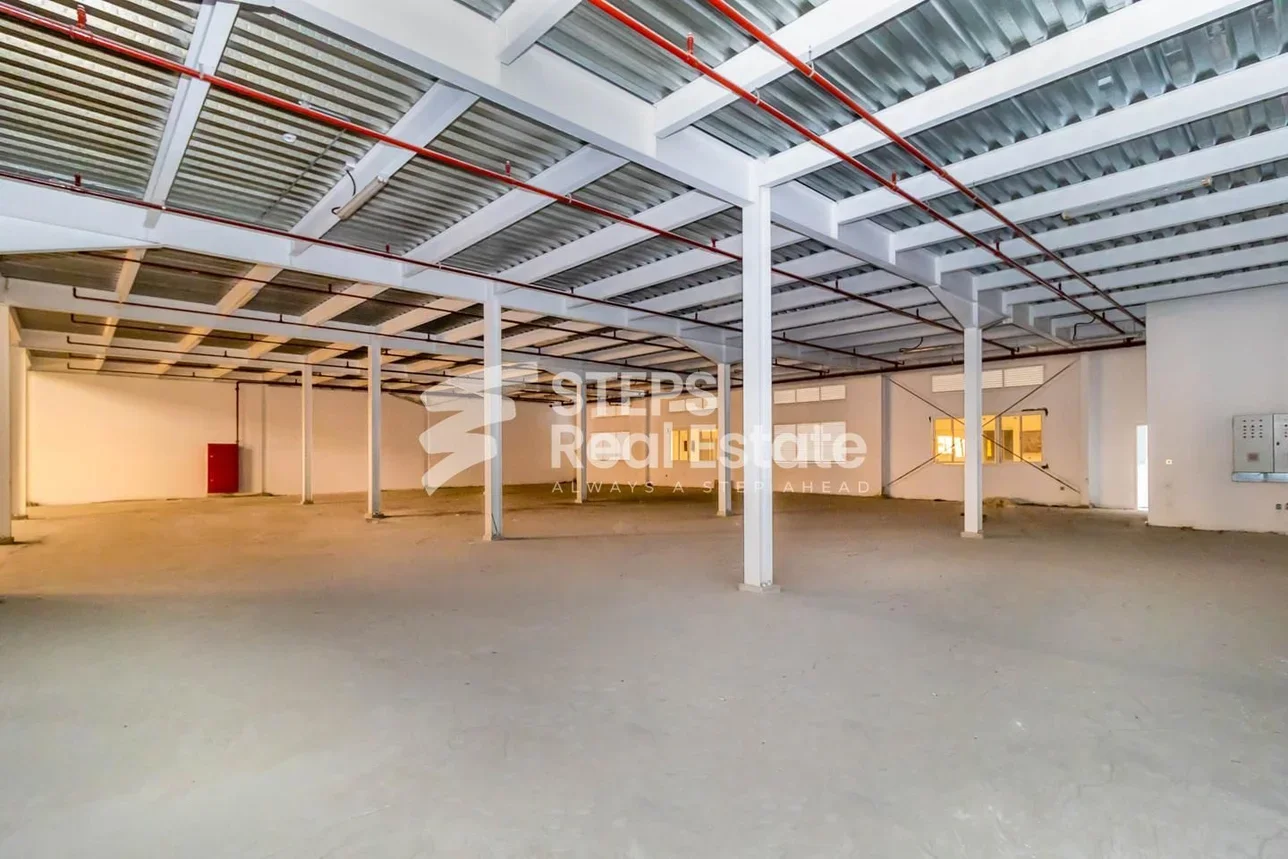 مخازن و مستودعات - الريان  - المنطقة الصناعية  -المساحة: 4000 متر مربع