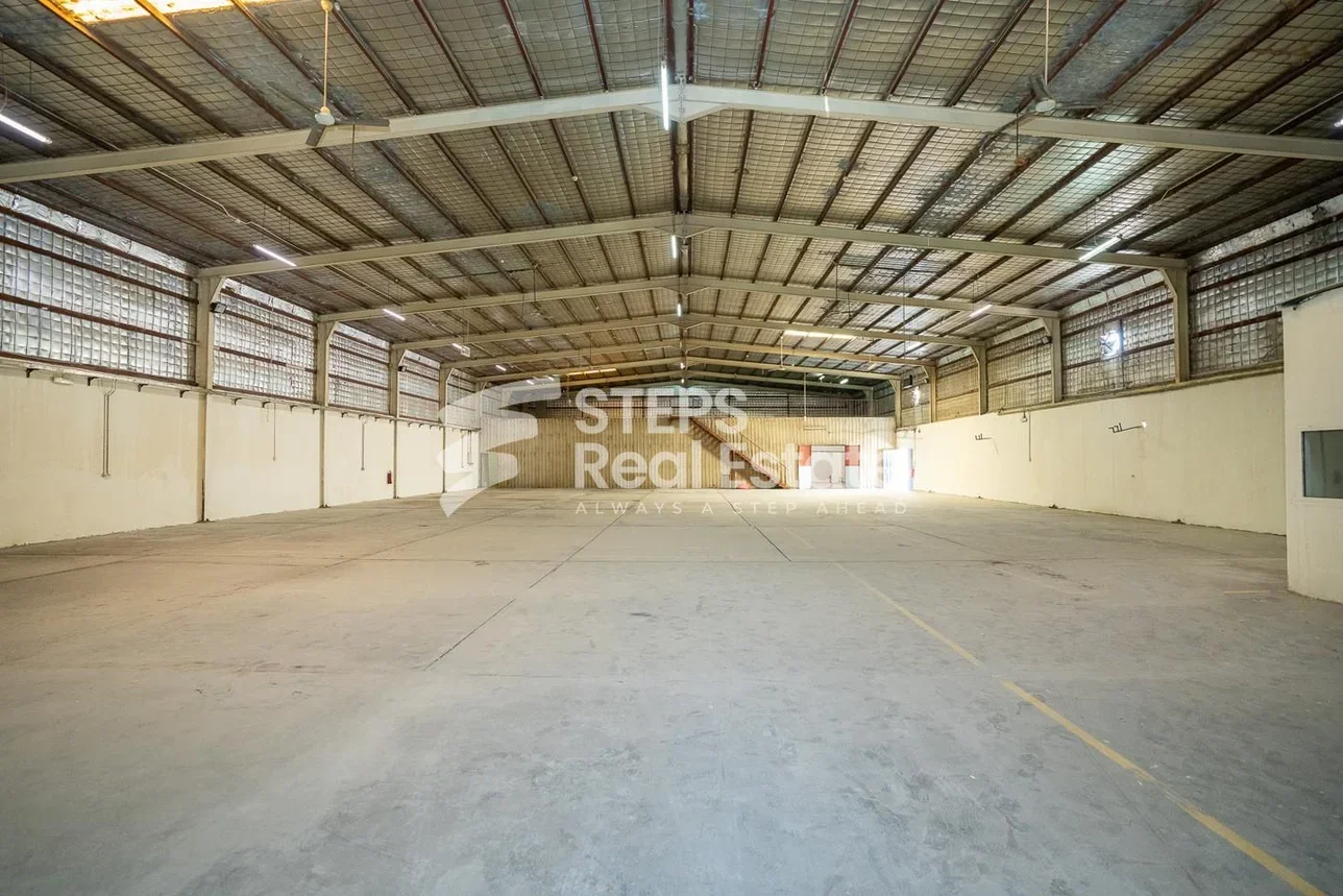 مخازن و مستودعات - الريان  - المنطقة الصناعية  -المساحة: 2000 متر مربع