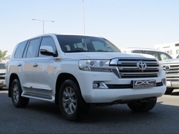 Toyota  Land Cruiser  VXR  2018  Automatic  237,000 Km  8 Cylinder  Four Wheel Drive (4WD)  SUV  White