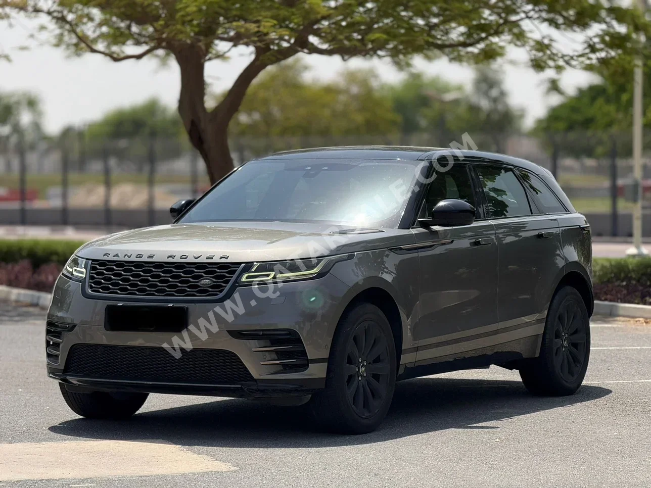 Land Rover  Range Rover  Velar  2019  Automatic  90,000 Km  4 Cylinder  Four Wheel Drive (4WD)  SUV  Gray