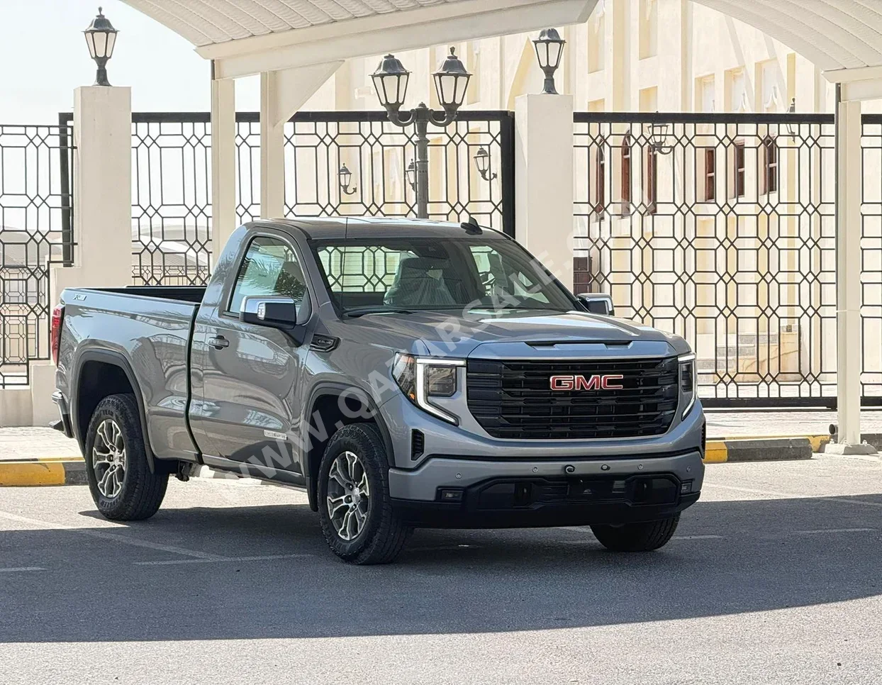 جي ام سي  سييرا  اليفيشن  2025  اوتوماتيك  0 كم  8 سلندر  دفع رباعي  بيكب  فضي  تحت الضمان