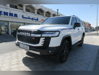 Toyota  Land Cruiser  GR Sport Twin Turbo  2022  Automatic  32,000 Km  6 Cylinder  Four Wheel Drive (4WD)  SUV  White  With Warranty