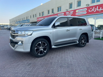 Toyota  Land Cruiser  VXR  2021  Automatic  220,000 Km  8 Cylinder  Four Wheel Drive (4WD)  SUV  Silver