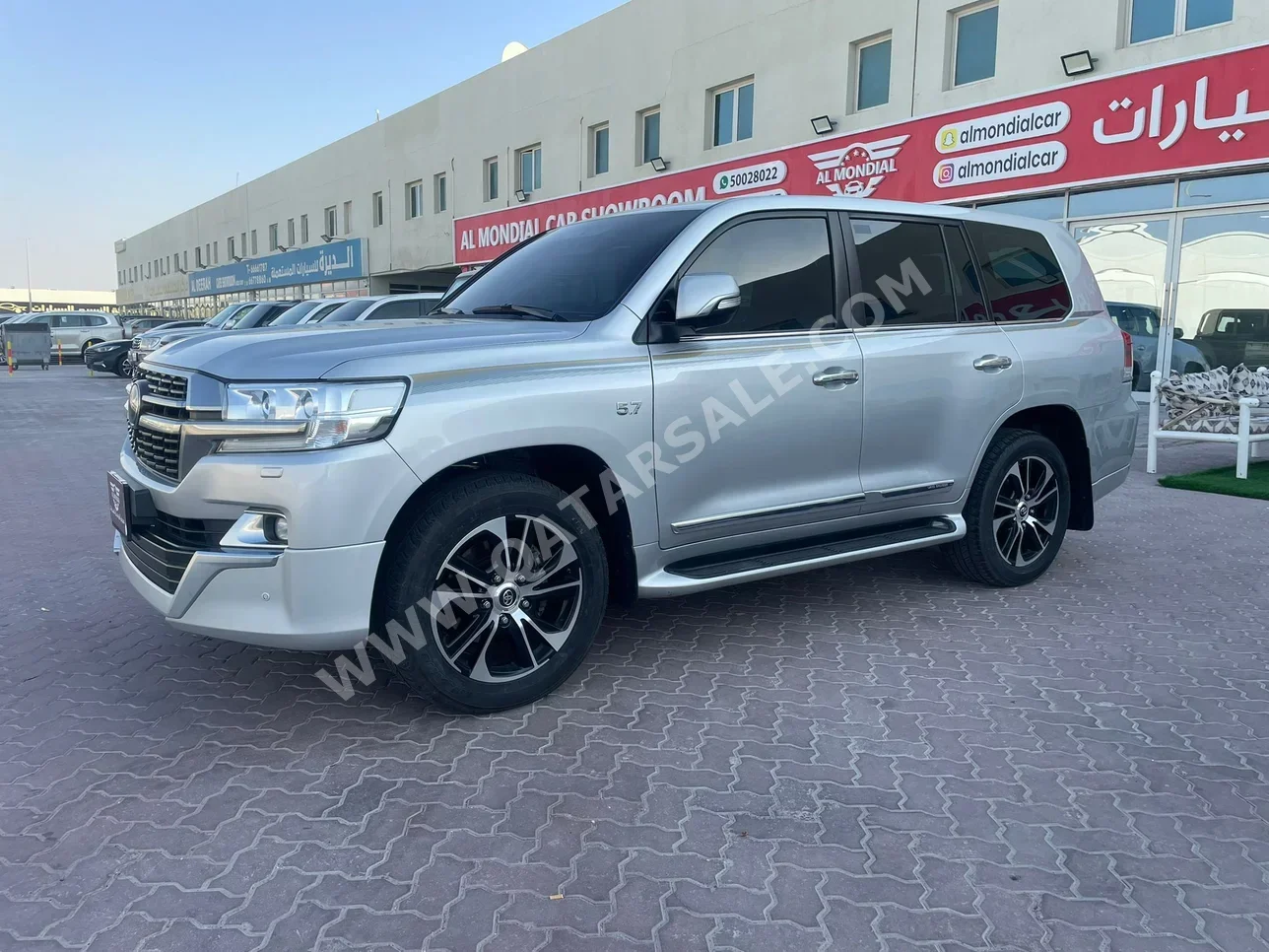 Toyota  Land Cruiser  VXR  2021  Automatic  220,000 Km  8 Cylinder  Four Wheel Drive (4WD)  SUV  Silver