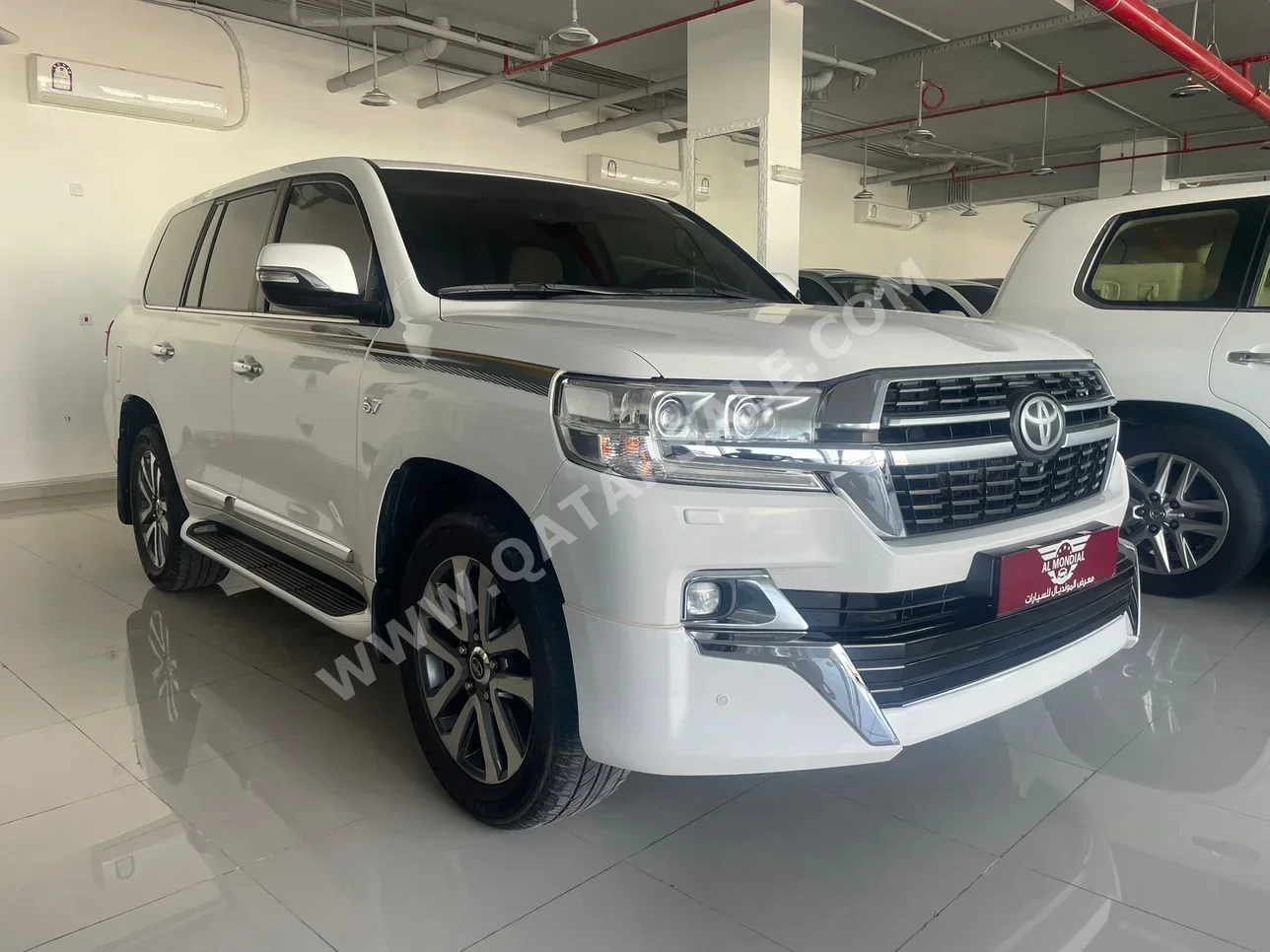 Toyota  Land Cruiser  VXR  2019  Automatic  219,000 Km  8 Cylinder  Four Wheel Drive (4WD)  SUV  White
