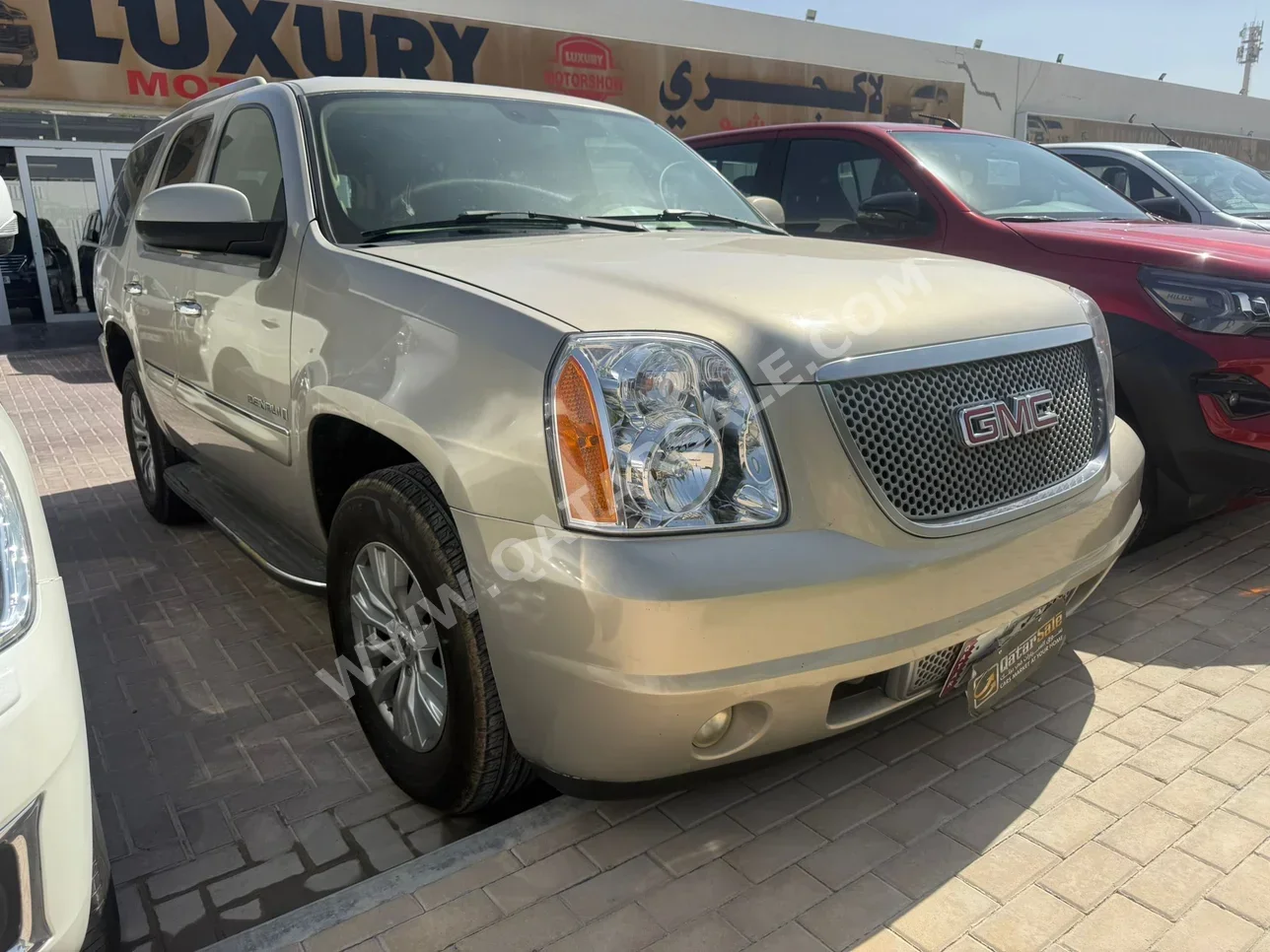 GMC  Yukon  Denali  2007  Automatic  376,000 Km  8 Cylinder  Four Wheel Drive (4WD)  SUV  Gold