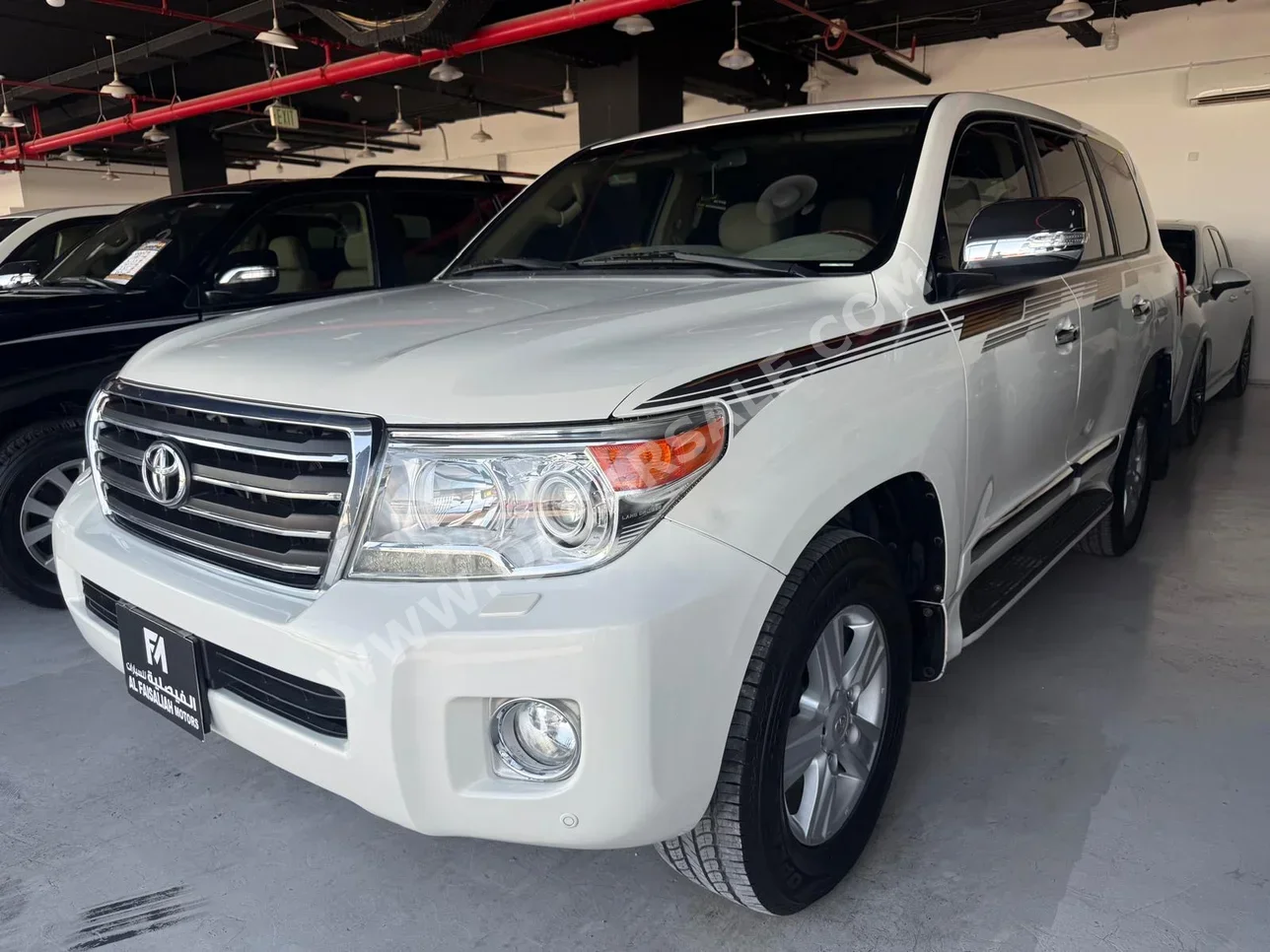 Toyota  Land Cruiser  GXR  2014  Automatic  222,000 Km  8 Cylinder  Four Wheel Drive (4WD)  SUV  White