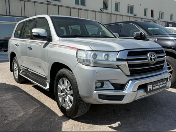 Toyota  Land Cruiser  GXR  2020  Automatic  304,000 Km  8 Cylinder  Four Wheel Drive (4WD)  SUV  Silver
