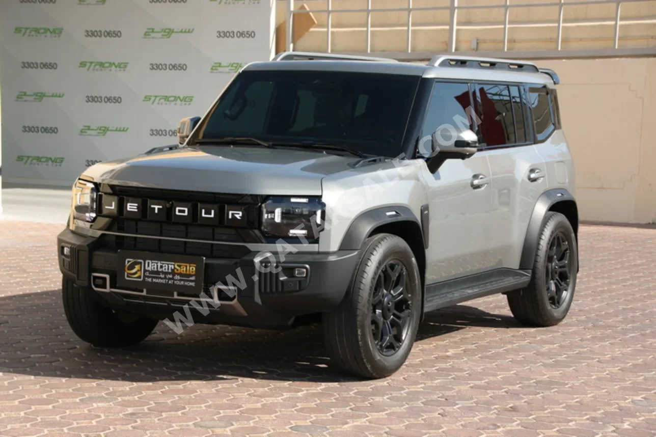 جيتور  تي 2  لكجري  2025  اوتوماتيك  32,000 كم  4 سلندر  دفع رباعي  اس يو في  رمادي  تحت الضمان