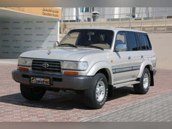 تويوتا  لاند كروزر  في اكس ار  1996  عادي  318,000 كم  6 سلندر  دفع رباعي  اس يو في  فضي