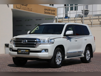 تويوتا  لاند كروزر  جي اكس ار  2017  اوتوماتيك  193,000 كم  6 سلندر  دفع رباعي  اس يو في  أبيض