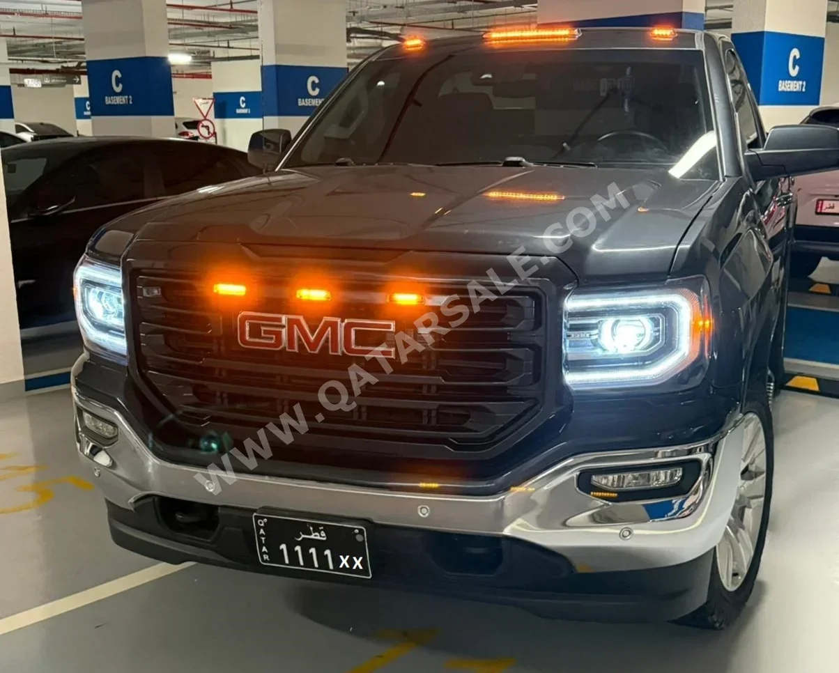 جي ام سي  سييرا  1500  2017  اوتوماتيك  129,000 كم  8 سلندر  دفع رباعي  بيكب  رمادي