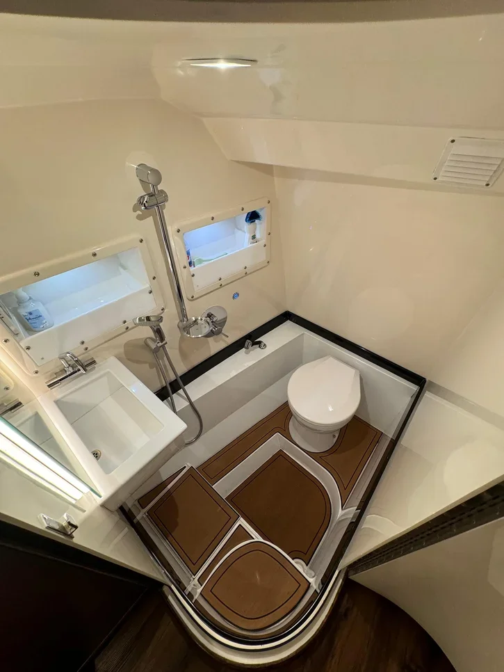 Qatar 2024 White 44 ft