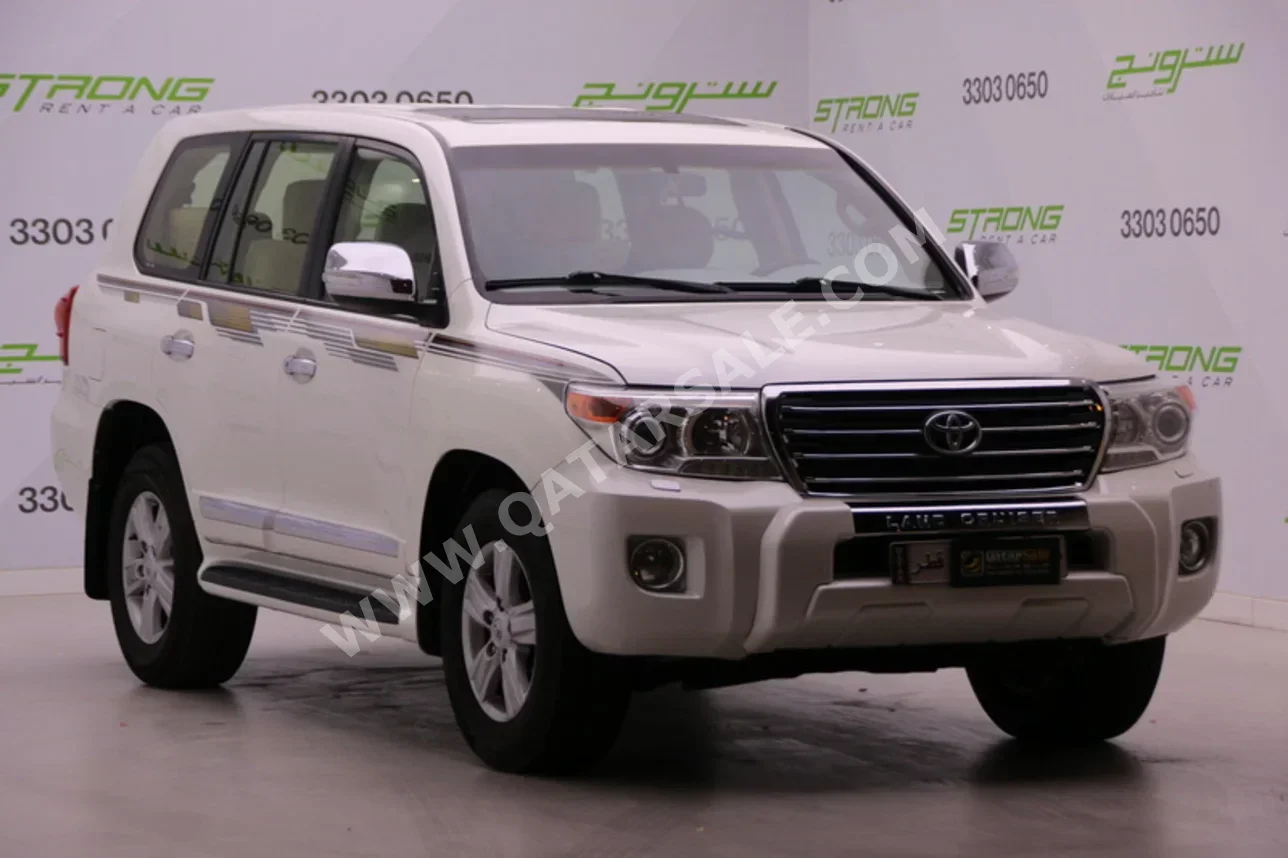 Toyota  Land Cruiser  GXR  2013  Automatic  209,000 Km  8 Cylinder  Four Wheel Drive (4WD)  SUV  White