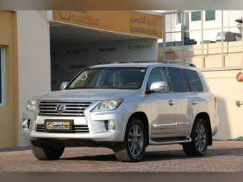 Lexus  LX  570  2013  Automatic  305,000 Km  8 Cylinder  Four Wheel Drive (4WD)  SUV  Silver