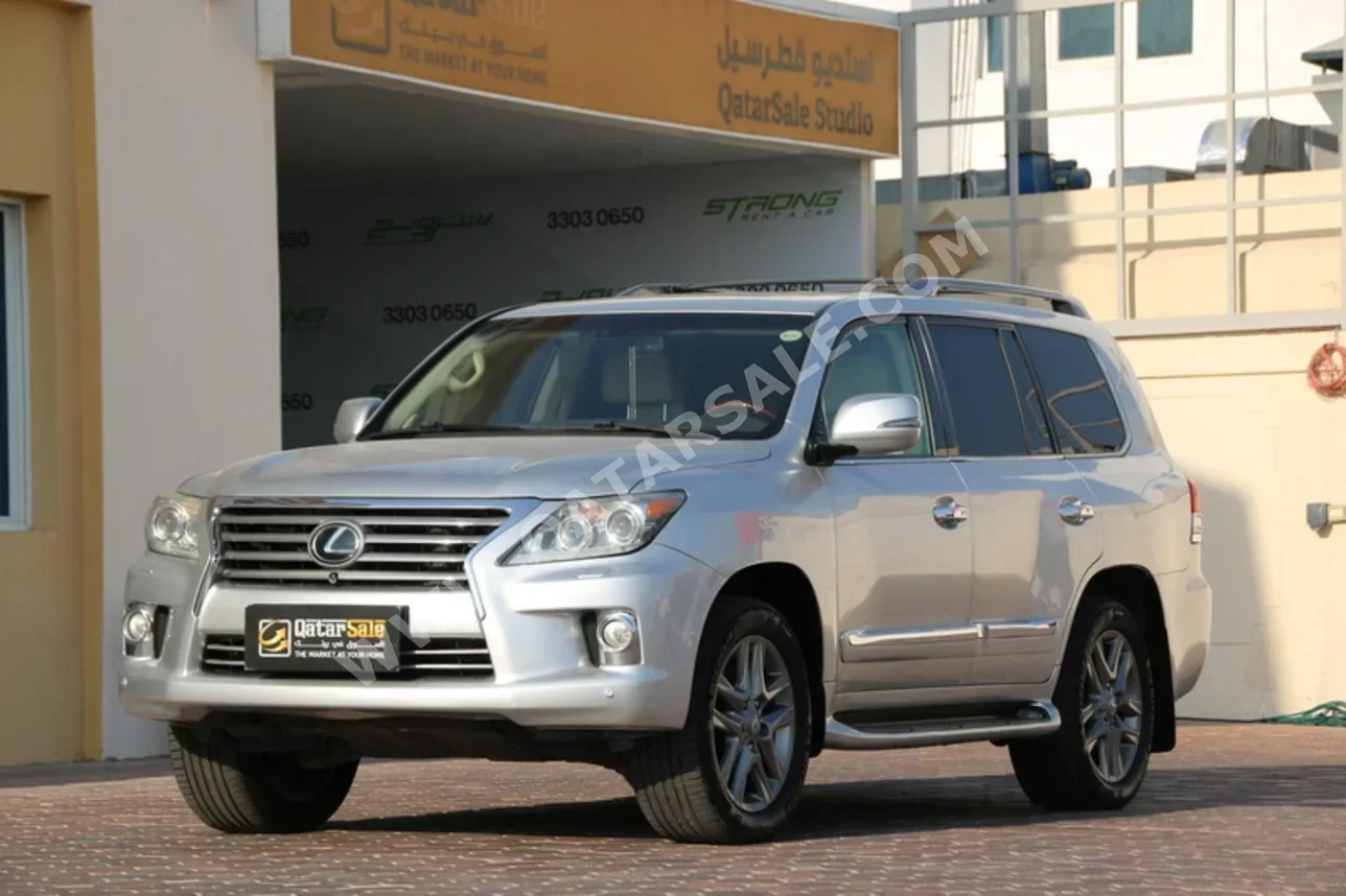 Lexus  LX  570  2013  Automatic  305,000 Km  8 Cylinder  Four Wheel Drive (4WD)  SUV  Silver