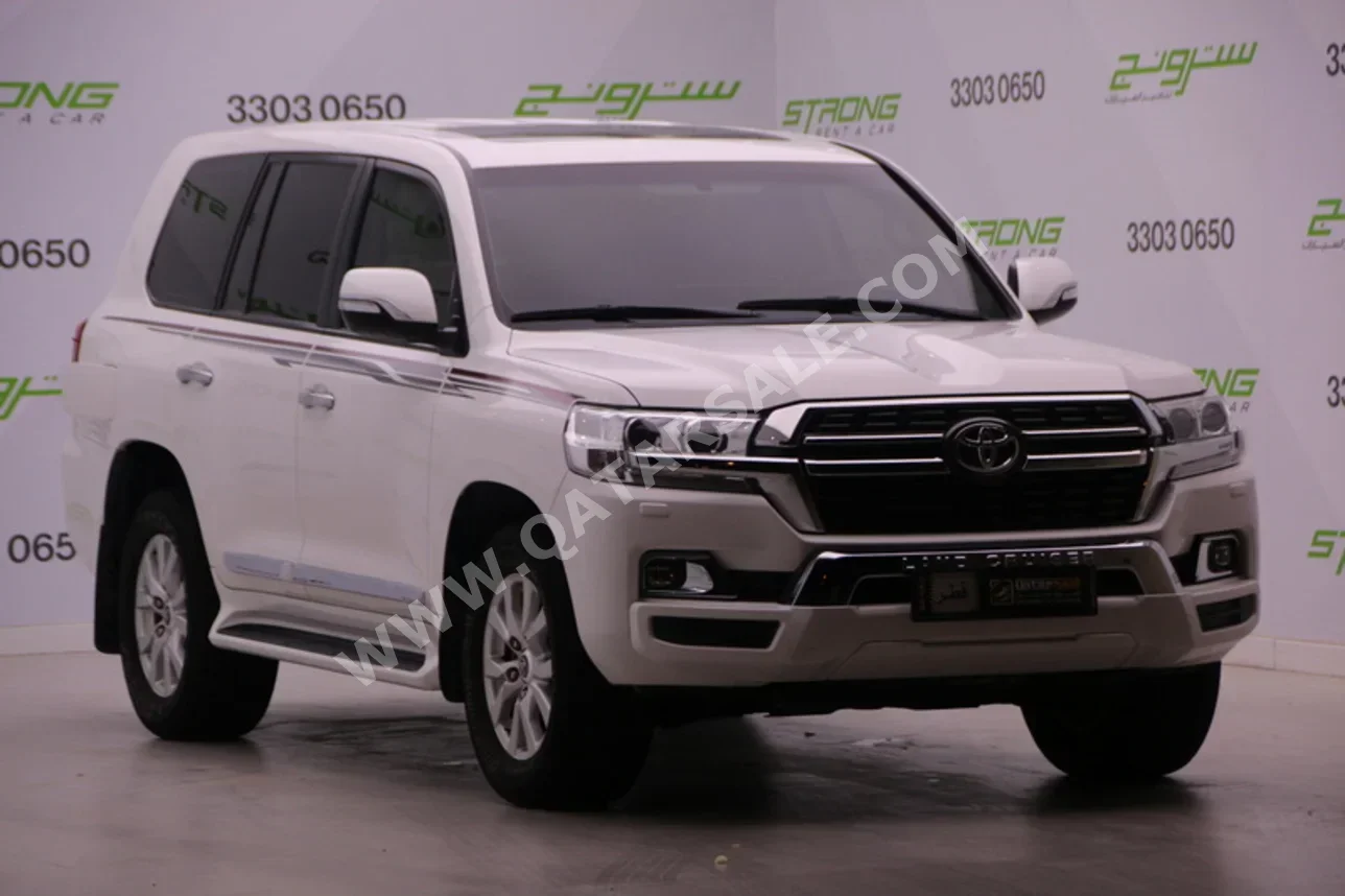 Toyota  Land Cruiser  GXR  2021  Automatic  65,000 Km  8 Cylinder  Four Wheel Drive (4WD)  SUV  White