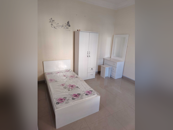 أطقم غرف نوم - قطر ديزاين  - طقم مكون من 4 قطع  - أبيض