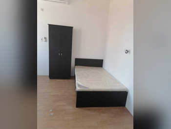 أطقم غرف نوم - قطر ديزاين  - طقم مكون من قطعتين  - بنى