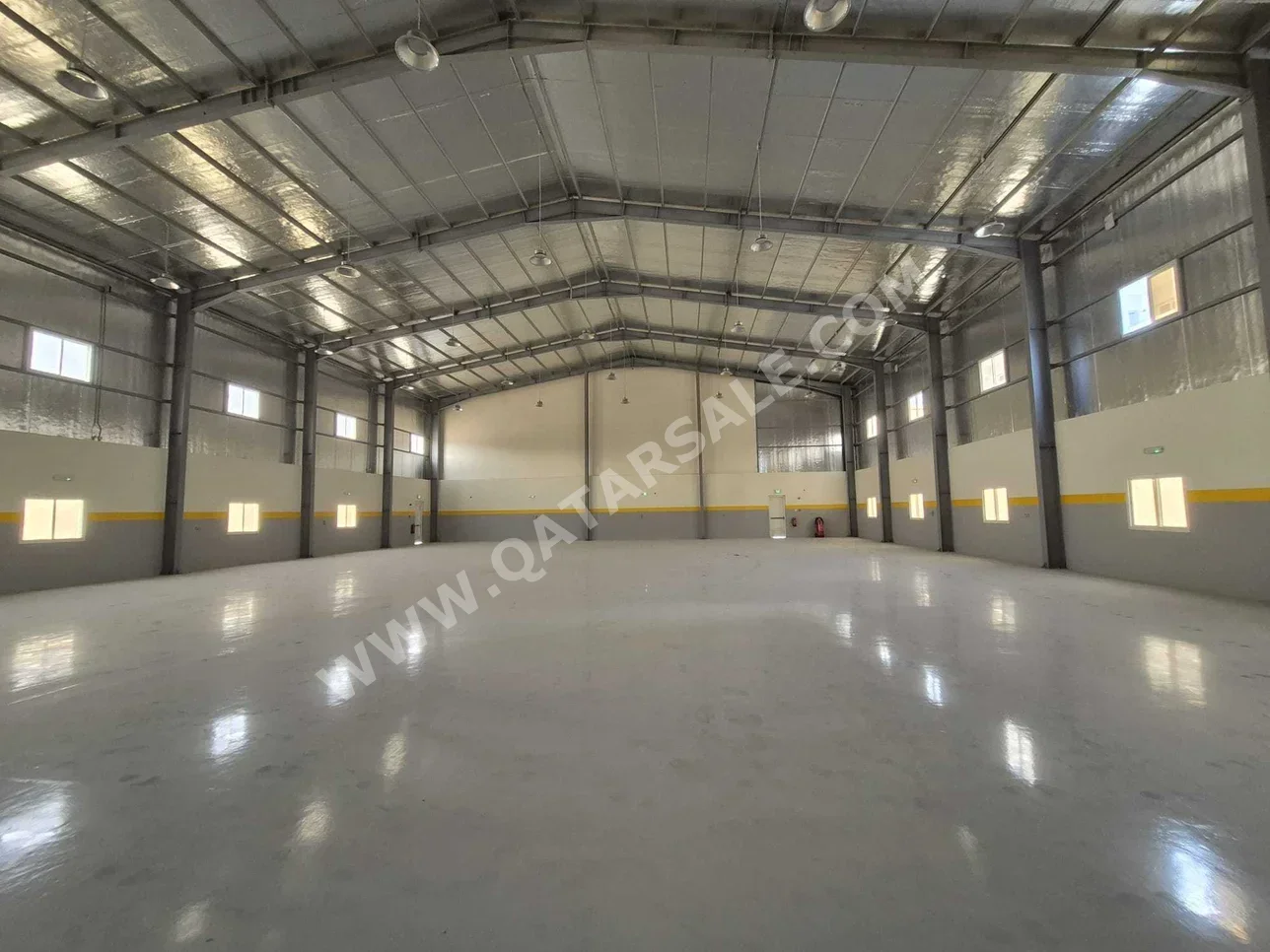 مخازن و مستودعات - الوكرة  - بركة العوامر  -المساحة: 1500 متر مربع