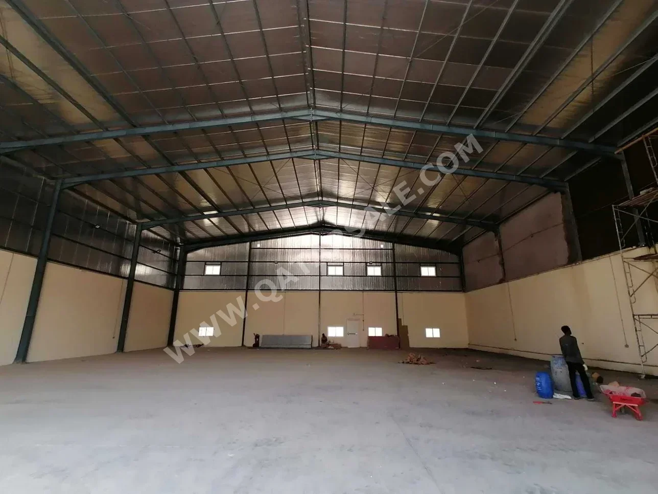 مخازن و مستودعات - الوكرة  - بركة العوامر  -المساحة: 8000 متر مربع