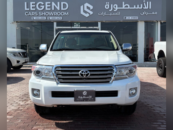 Toyota  Land Cruiser  VXR Limited  2013  Automatic  322,000 Km  8 Cylinder  Four Wheel Drive (4WD)  SUV  White