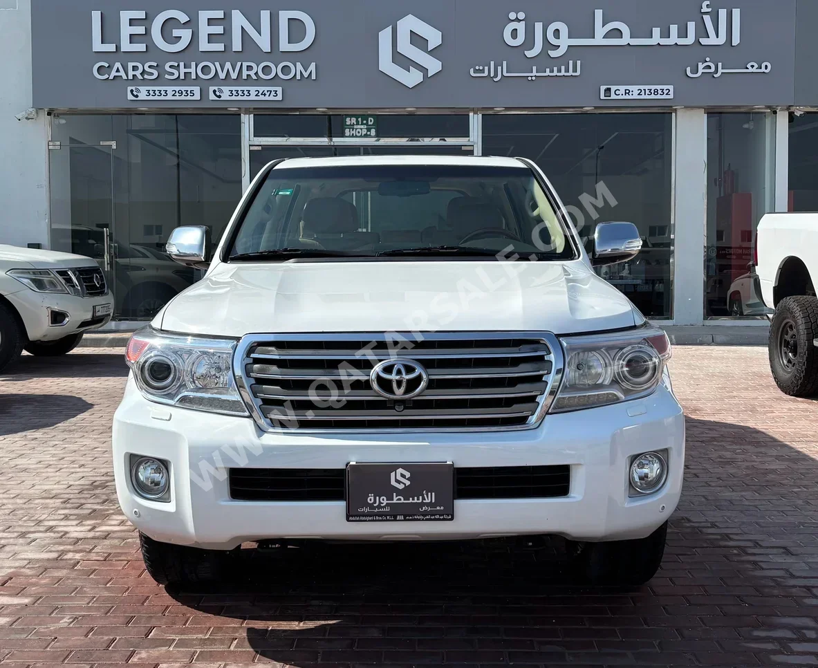 Toyota  Land Cruiser  VXR Limited  2013  Automatic  322,000 Km  8 Cylinder  Four Wheel Drive (4WD)  SUV  White