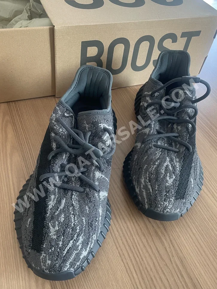 Shoes Adidas  Cotton  Grey Size 43  Vietnam  Men