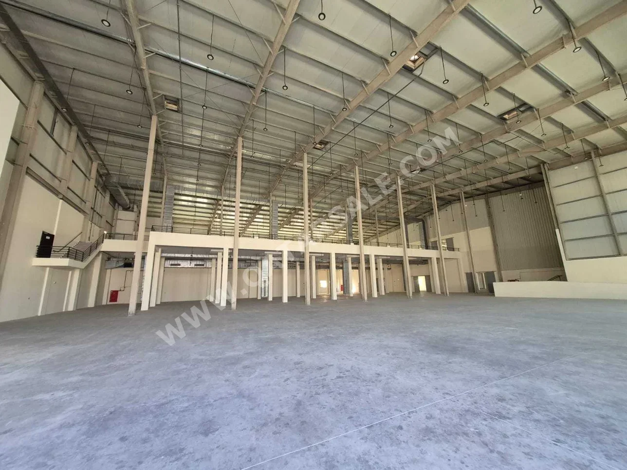 مخازن و مستودعات - الوكرة  - بركة العوامر  -المساحة: 14600 متر مربع