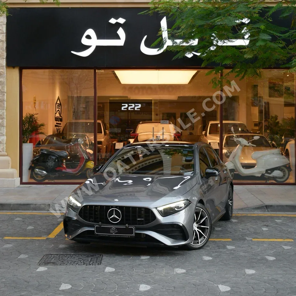 مرسيدس - بنز  ايه - كلاس  اي ام جي 35  2024  اوتوماتيك  4,000 كم  4 سلندر  دفع خلفي  سيدان  فضي  تحت الضمان