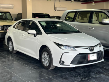 تويوتا كورولا اكس ال اي 2025 اوتوماتيك 0 كم 4 سلندر سحب امامي سيدان أبيض تحت الضمان