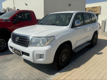 تويوتا  لاند كروزر  جي  2015  اوتوماتيك  289,000 كم  6 سلندر  دفع رباعي  اس يو في  أبيض