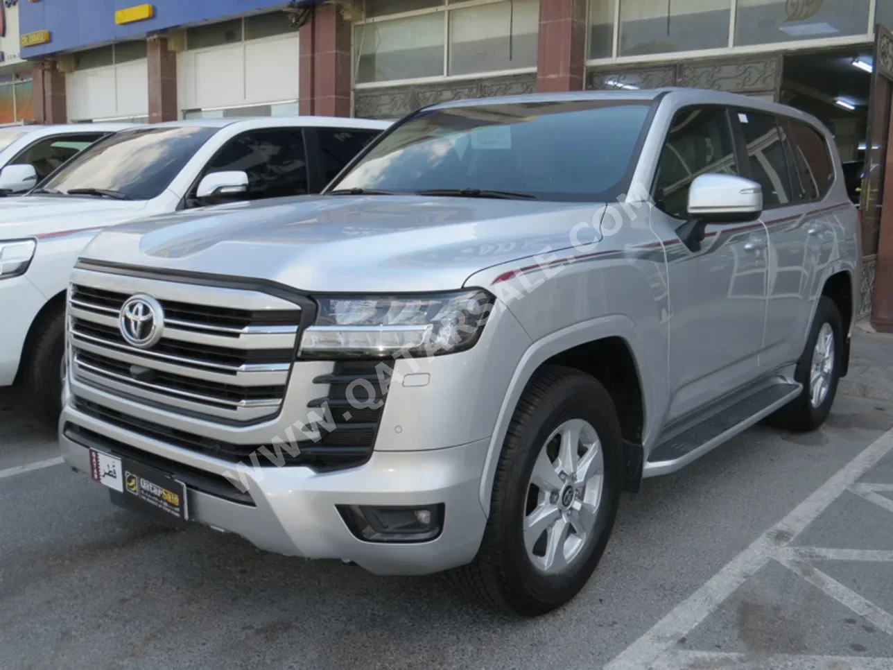 تويوتا  لاند كروزر  جي اكس ار توين توربو  2024  اوتوماتيك  60,000 كم  6 سلندر  دفع رباعي  اس يو في  فضي