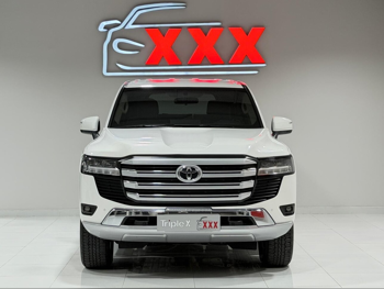 تويوتا  لاند كروزر  جي اكس ار  2022  اوتوماتيك  165,000 كم  6 سلندر  دفع رباعي  اس يو في  أبيض  تحت الضمان