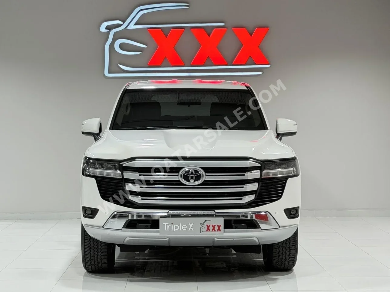 تويوتا  لاند كروزر  جي اكس ار  2022  اوتوماتيك  165,000 كم  6 سلندر  دفع رباعي  اس يو في  أبيض  تحت الضمان
