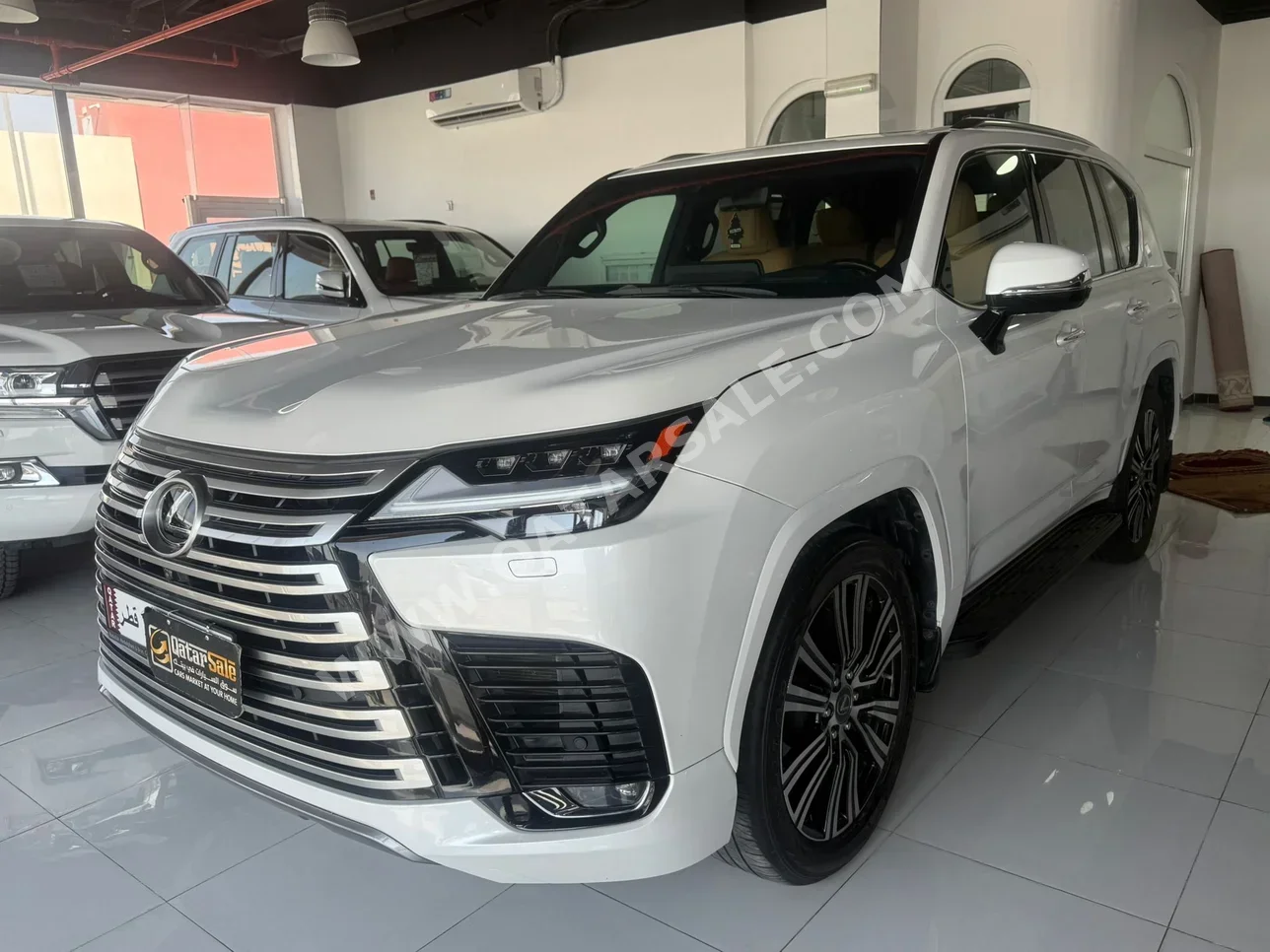 لكزس  ال اكس  600 لكجري  2022  اوتوماتيك  84,000 كم  8 سلندر  دفع رباعي  اس يو في  أبيض  تحت الضمان