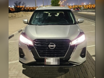 نيسان كيكس اس ار 2023 اوتوماتيك 61,000 كم 4 سلندر سحب امامي اس يو في فضي و أسود