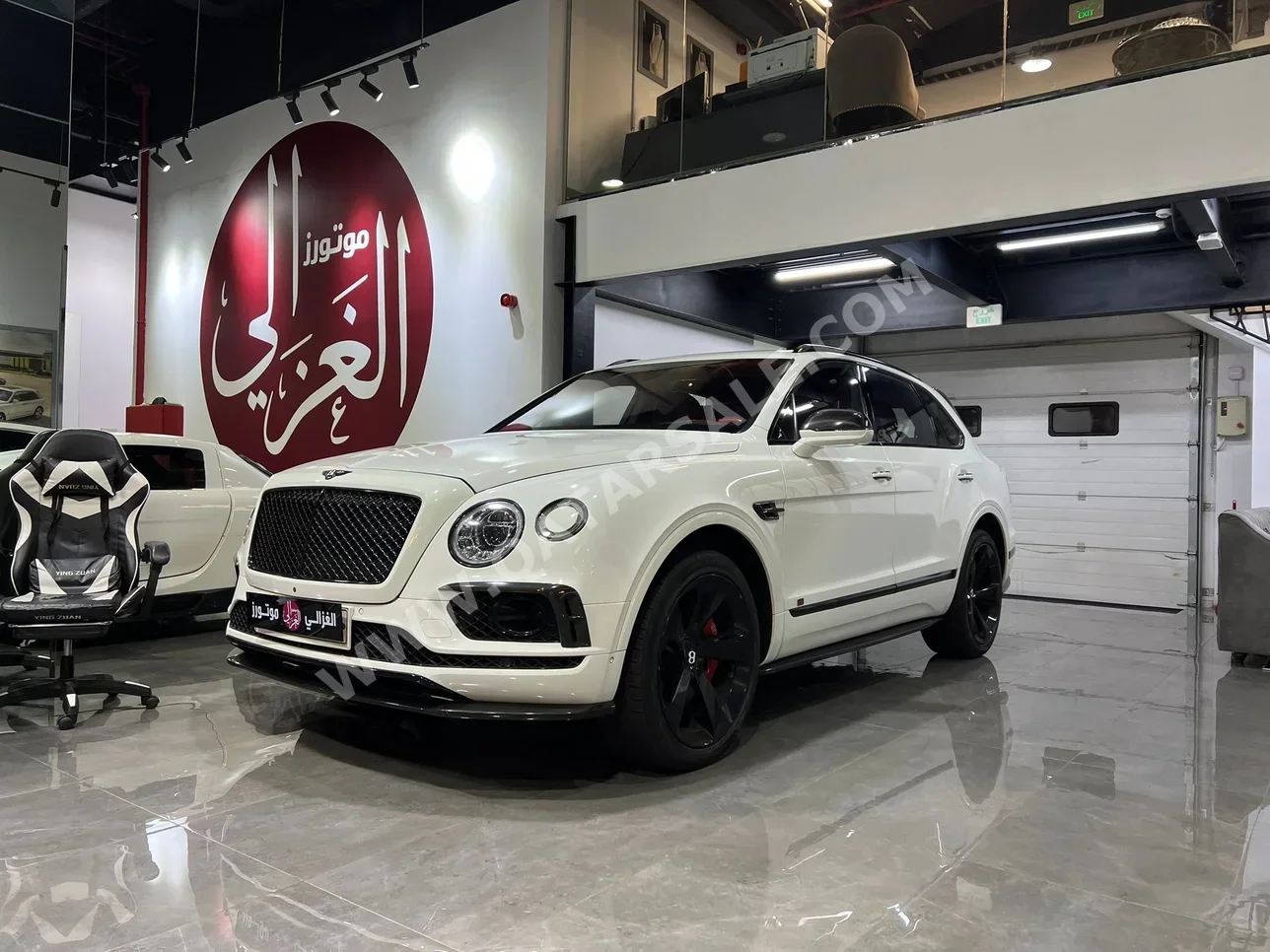 بنتلي  بينتايجا  فيرست اديشن  2017  اوتوماتيك  134,000 كم  12 سلندر  دفع رباعي  اس يو في  أبيض