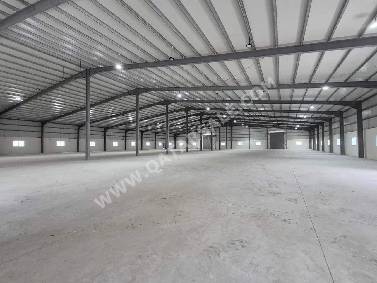 مخازن و مستودعات - الوكرة  - بركة العوامر  -المساحة: 5000 متر مربع