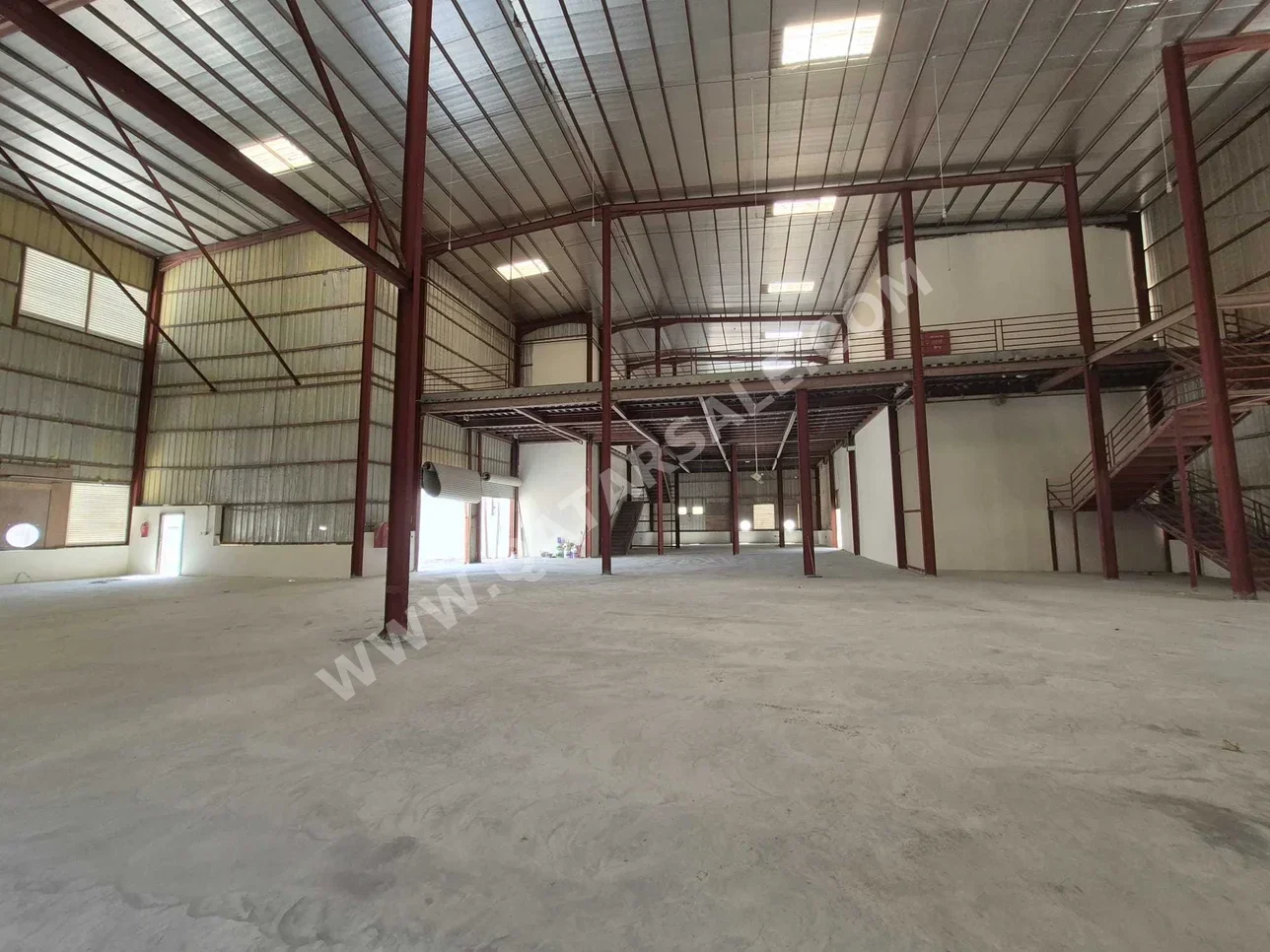 مخازن و مستودعات - الوكرة  - بركة العوامر  -المساحة: 2000 متر مربع