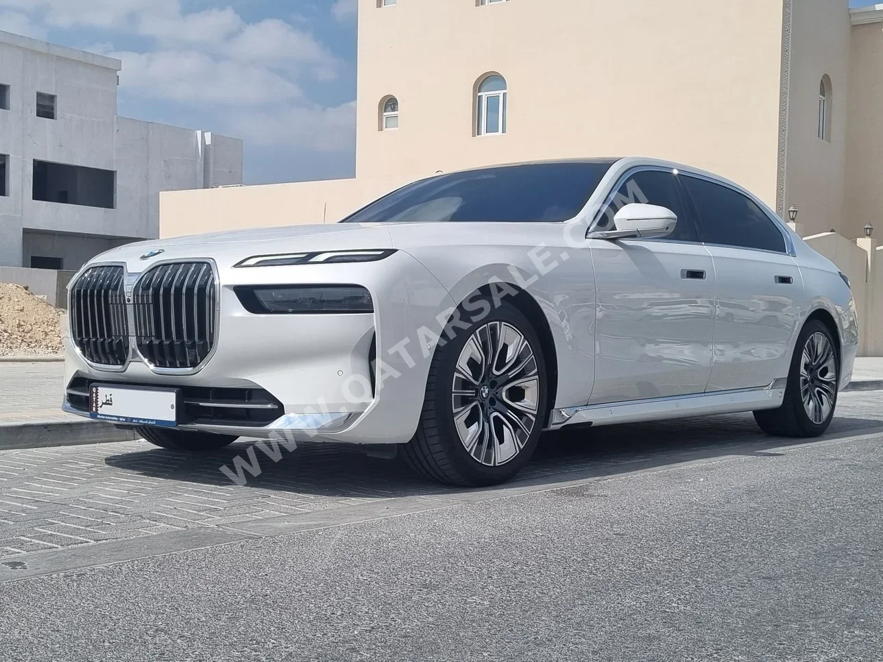 BMW  7-Series  735 i  2023  Automatic  32,437 Km  6 Cylinder  Rear Wheel Drive (RWD)  Sedan  White  With Warranty
