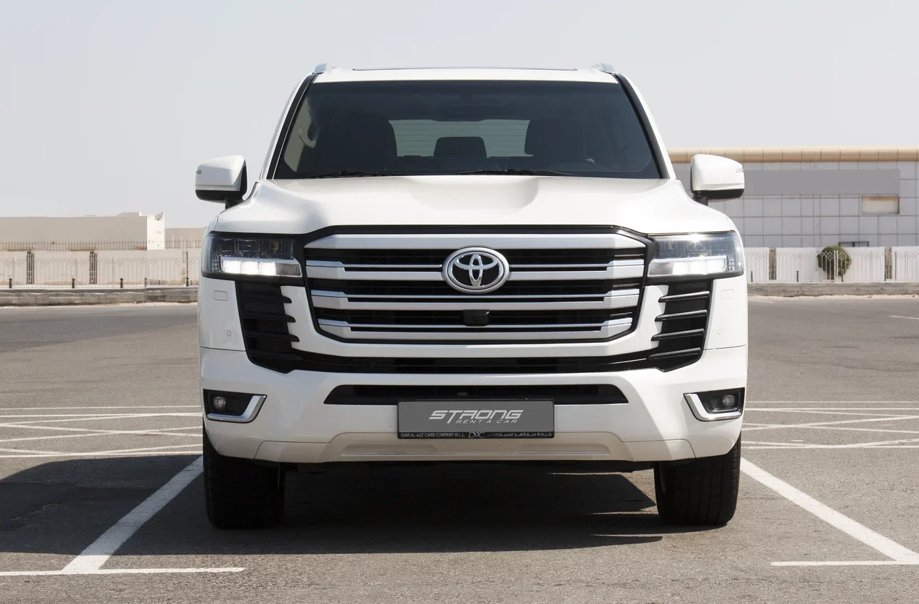 تويوتا لاند كروزر جي اكس ار توين تيربو 6 سلندر إس يو في 4 في 4 أبيض 2024