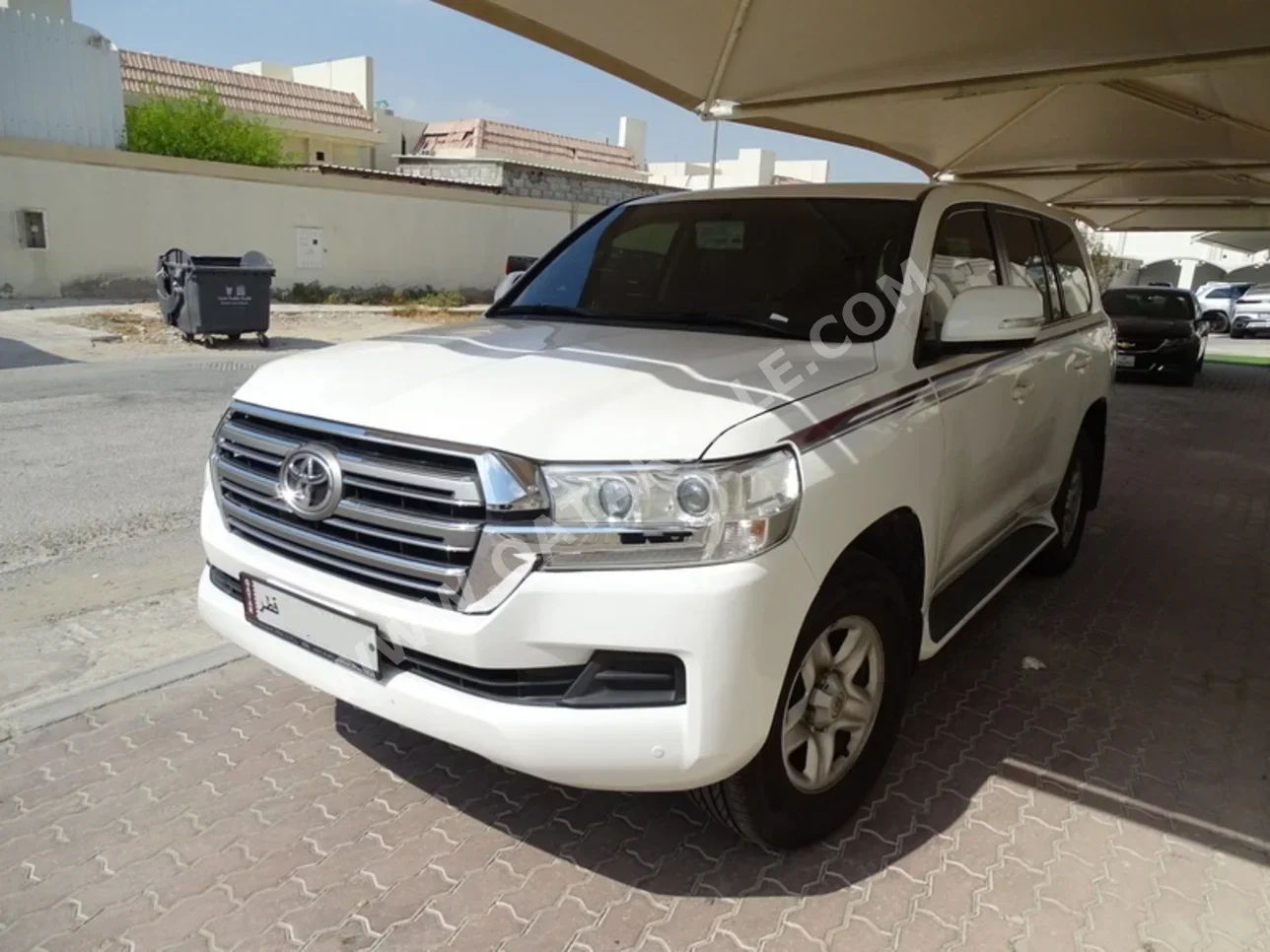 تويوتا  لاند كروزر  جي اكس ار  2019  اوتوماتيك  130,000 كم  6 سلندر  دفع رباعي  اس يو في  أبيض