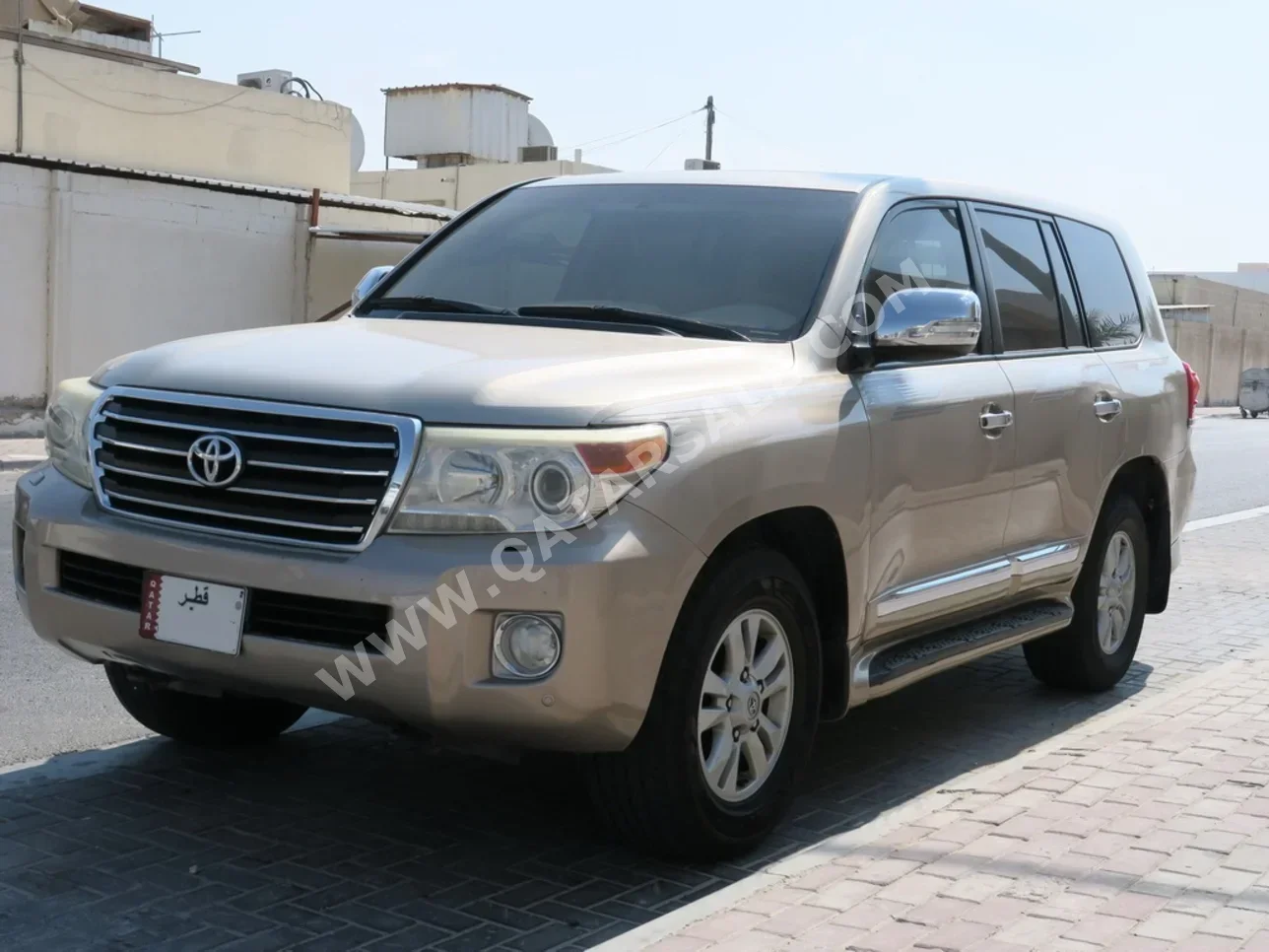 تويوتا لاند كروزر جي اكس ار 2014 اوتوماتيك 367,000 كم 6 سلندر دفع رباعي اس يو في ذهبي