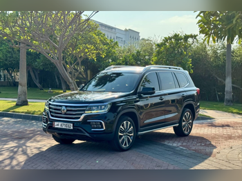 ام جي ار اكس8 2022 اوتوماتيك 68,000 كم 4 سلندر دفع كلي مستمر اس يو في أسود تحت الضمان