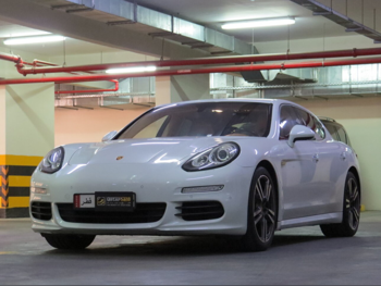 بورش  بانميرا  اس  2014  اوتوماتيك  68,000 كم  6 سلندر  دفع خلفي  سيدان  أبيض