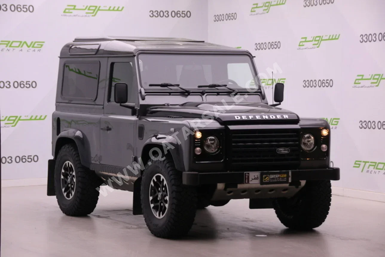 لاند روفر  ديفيندر  90 ادفينجر  2016  اوتوماتيك  25,000 كم  4 سلندر  دفع رباعي  اس يو في  رمادي